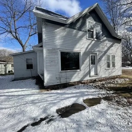 Buy this 4 bed house on 719 Bartlett Street in Waupaca, WI 54981