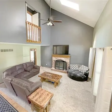 Image 5 - 511 Northwest 42nd Street, Blue Springs, MO 64015, USA - House for sale