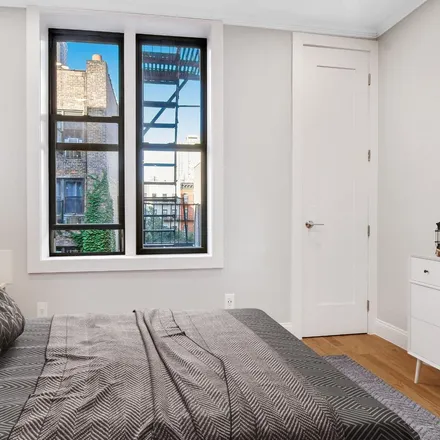 Rent this 1 bed apartment on 427 East 80th Street in New York, NY 10075