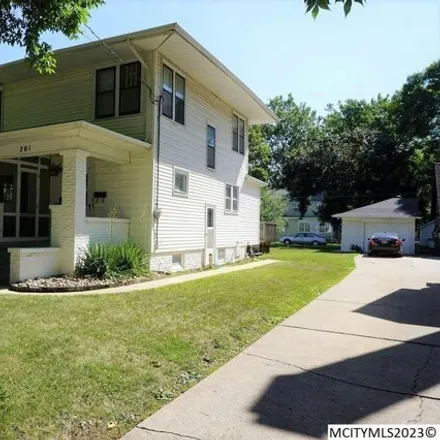 Buy this 4 bed house on 215 South Vermont Avenue in Mason City, IA 50401