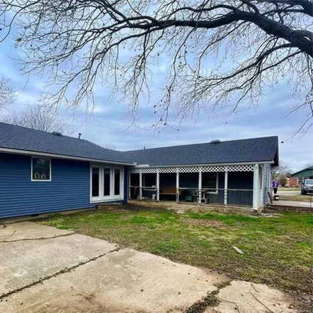 Buy this 3 bed house on Woodland Road in Henryetta, OK 74437