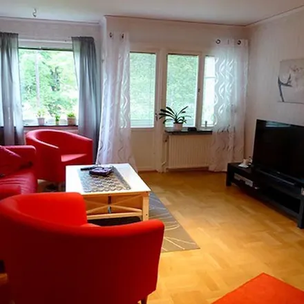 Rent this 3 bed apartment on Trädgårdsgatan in 733 31 Sala, Sweden