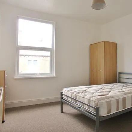 Image 4 - 693 Ecclesall Road, Sheffield, S11 8TB, United Kingdom - Townhouse for rent