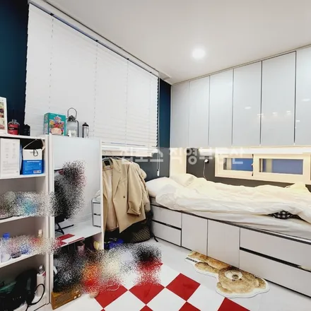 Rent this studio apartment on 서울특별시 관악구 봉천동 1529-13