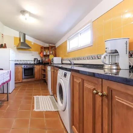 Rent this studio house on Luis de camões 173