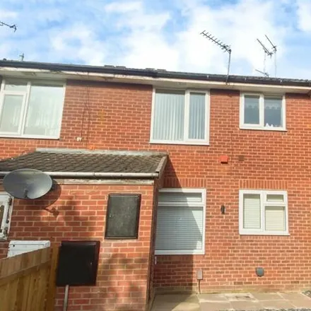 Rent this 1 bed room on Lindale Close in Leeds, LS10 3UG