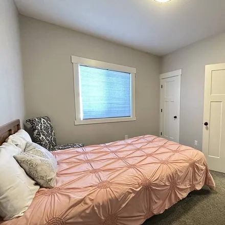 Rent this 2 bed house on Idaho Falls