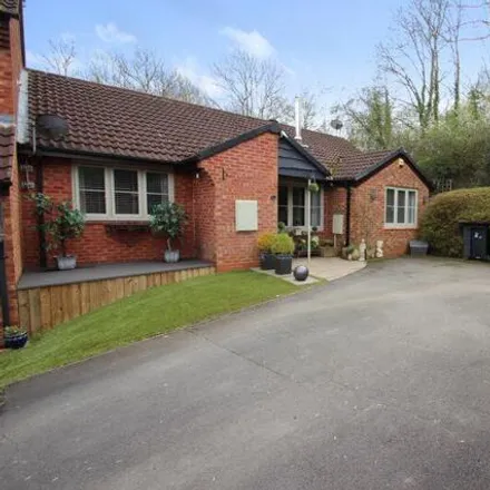 Buy this 3 bed house on Avonbank Close in Callow Hill, B97 5XR