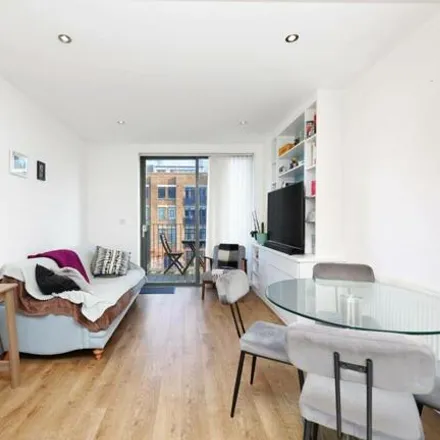 Image 4 - 7 White Tower Way, London, E1 4RL, United Kingdom - Apartment for sale