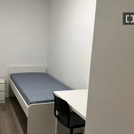 Rent this 8 bed room on Rua do Alto da Bela in 4300-538 Porto, Portugal