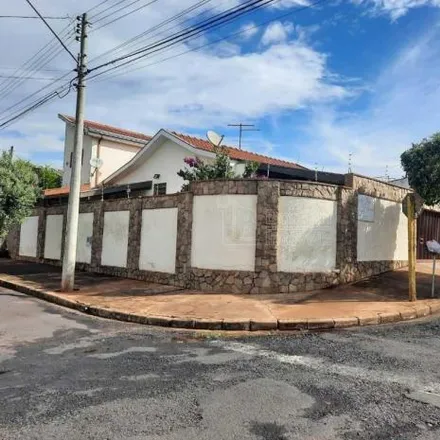 Buy this 3 bed house on Avenida Alfredo Gabriel Haddad in Jardim Arco Íris, Araraquara - SP