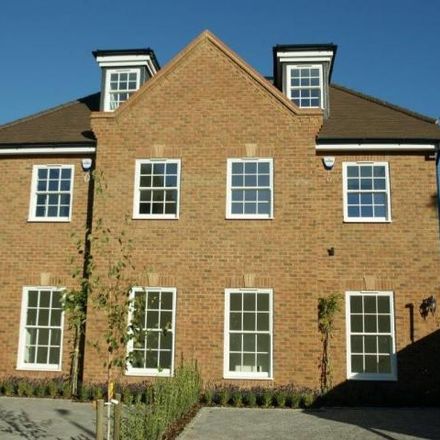 Rent this 4 bed house on Meadow Lane in Beaconsfield, HP9 2HB