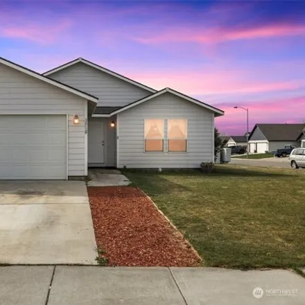 Buy this 3 bed house on 5784 McKinley Court in Pasco, WA 99301