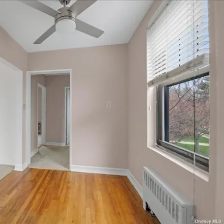 Image 4 - 70-39 Park Drive East, New York, NY 11367, USA - Condo for sale