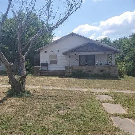 Buy this 3 bed house on 616 East Boston Avenue in Yale, Payne County