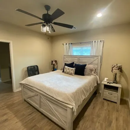 Rent this 3 bed apartment on 904 Chaparral Trail in Midlothian, TX 76065