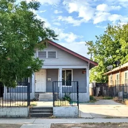 Buy this 3 bed house on 2546 East Tyler Avenue in Fresno, CA 93701