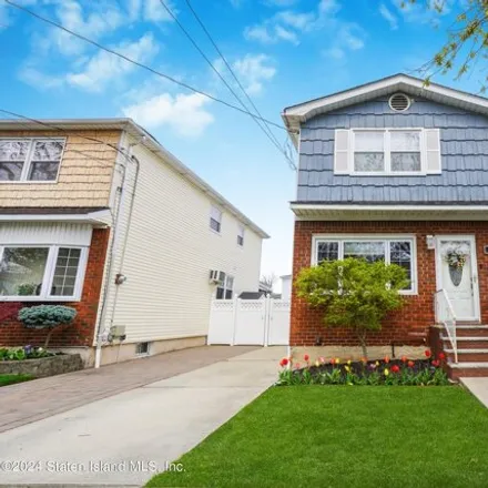 Buy this 3 bed house on 117 Leverett Avenue in New York, NY 10308