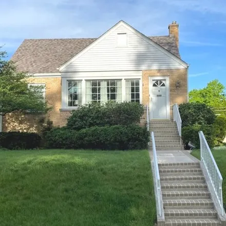 Buy this 4 bed house on 644 South Dunton Avenue in Arlington Heights, IL 60005