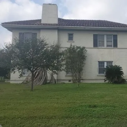 Buy this studio house on 107 Dawley Avenue in Brownsville, TX 78520