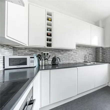 Image 4 - Grove Road, Londres, Great London, Kt6 - Apartment for sale