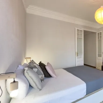 Rent this 5 bed room on Passeig de Sant Joan in 187, 08001 Barcelona