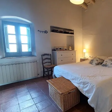 Rent this 4 bed house on Camallera in Carretera Vella de Banyoles a l'Escala, 17465 Saus