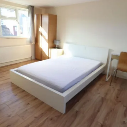 Rent this 4 bed apartment on Kingdon House in Galbraith Street, Cubitt Town