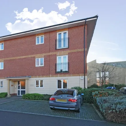 Rent this 2 bed apartment on York Road in Newbury, RG14 7NT