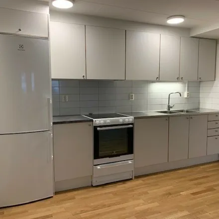 Rent this 2 bed apartment on Linnéuniversitetet in Trummenvägen, 351 95 Växjö