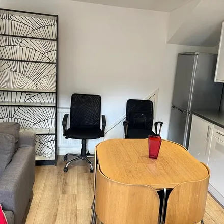 Image 4 - Lime Close, St. George in the East, London, E1W 2QP, United Kingdom - Apartment for rent