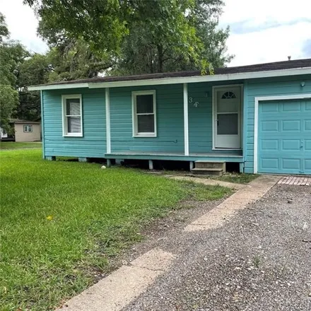 Rent this 2 bed house on 292 Jasmine Street in Lake Jackson, TX 77566