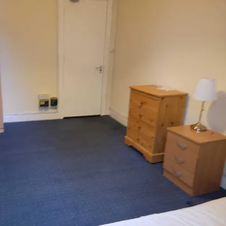 Image 7 - Queen's Drive Lane, Glasgow, G42 8BD, United Kingdom - Apartment for rent