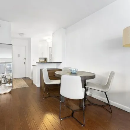 Image 2 - 111 3rd Avenue, New York, NY 10003, USA - Apartment for rent