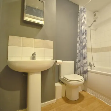 Image 5 - Rothesay Court, Le May Avenue, London, SE12 0BD, United Kingdom - Apartment for rent