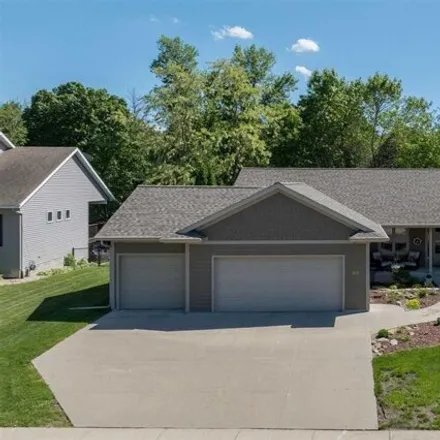 Buy this 3 bed house on 303 Tanager Road in Southhaven, Mankato