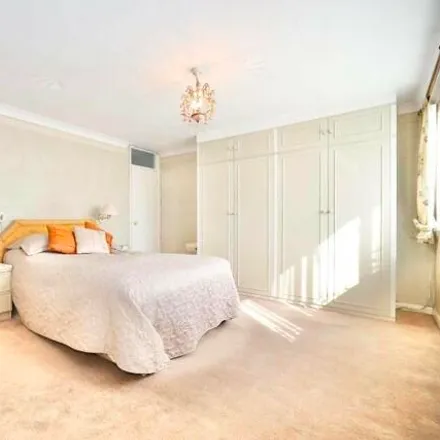 Image 3 - Brook Way, Chigwell Rise, Chigwell, IG7 6AG, United Kingdom - House for sale