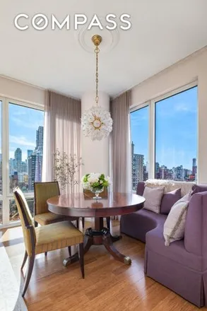 Image 3 - 253 East 74th Street, New York, NY 10021, USA - Condo for sale