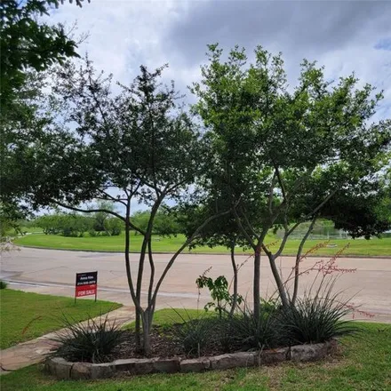 Image 2 - 2808 Crooked Creek Drive, Carrollton, TX 75007, USA - House for sale