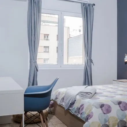 Rent this 3 bed room on Carrer de los Castillejos in 243, 08013 Barcelona