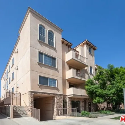 Rent this 2 bed condo on 871 North Hudson Avenue in Los Angeles, CA 90038