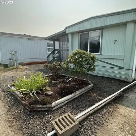 Buy this studio apartment on 400 North 7th Street in Reedsport, OR 97467