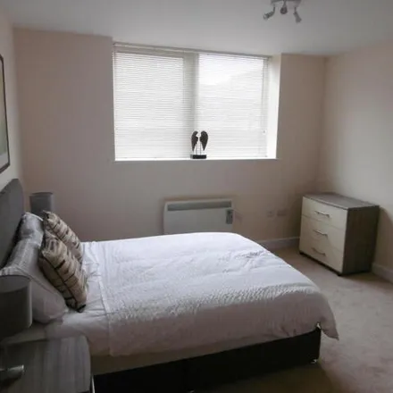 Image 4 - Castle Court, The Minories, Dixons Green, DY2 8PG, United Kingdom - Apartment for rent
