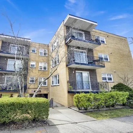 Buy this 2 bed condo on 4735 Grove Street in Skokie, IL 60076