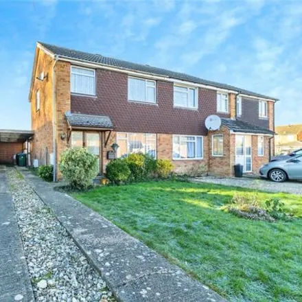 Buy this 3 bed duplex on 6 Beresford Avenue in Aylesbury, HP19 9RU