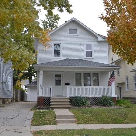 Buy this 4 bed house on 1026 South Walnut Street in Bucyrus, OH 44820
