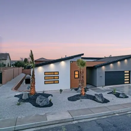 Buy this 5 bed house on 2752 S 3930 Cir in Hurricane, Utah