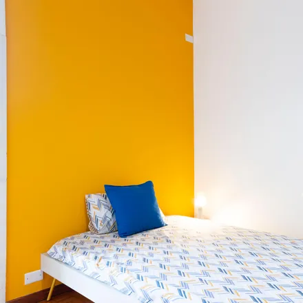 Rent this 6 bed room on Corso Plebisciti - Via Compagnoni in Corso Plebisciti, 20129 Milan MI