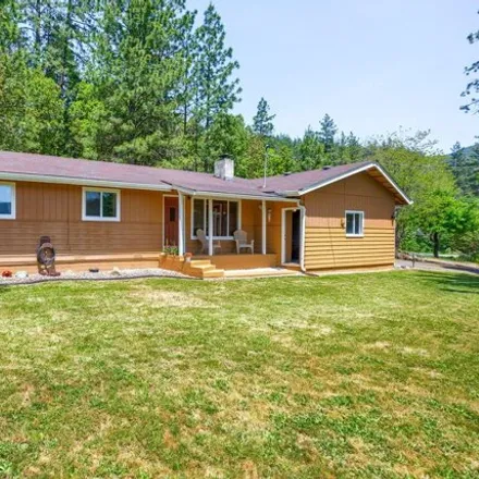 Buy this 3 bed house on 460 Rancho Vista Dr in Grants Pass, Oregon