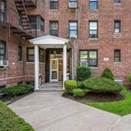 Image 4 - 2455 Haring Street, New York, NY 11235, USA - Condo for sale